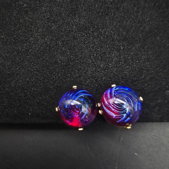 Vintage Dragon's Breath Screw Back Earrings Purple Blue Cabochon - Picture 7 of 8
